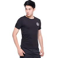 Черная футболка