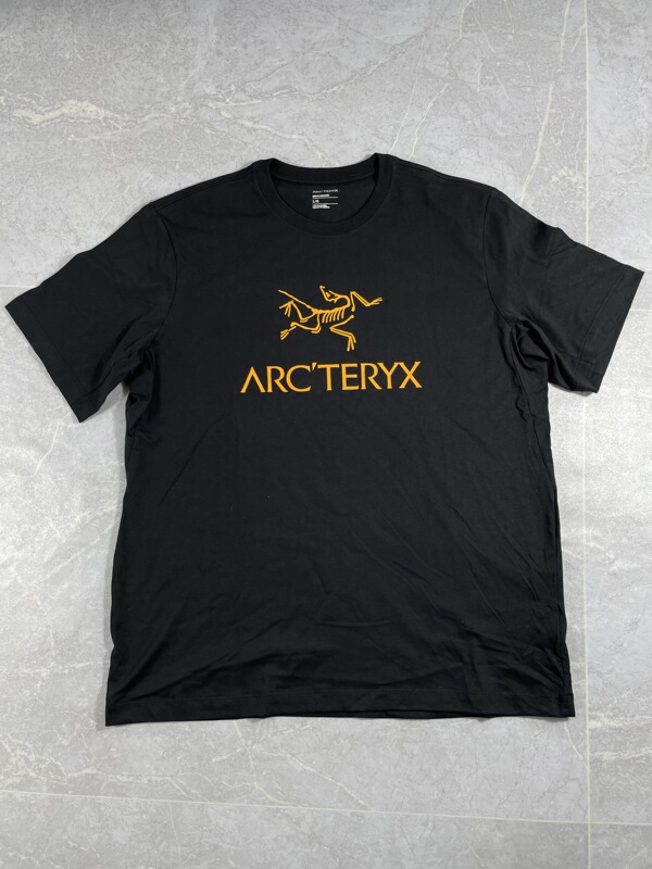 Authentic In-Stock Arcteryx Arc'Word Logo Black and Gold Letter Print Crew Neck Short-Sleeve T-Shirt