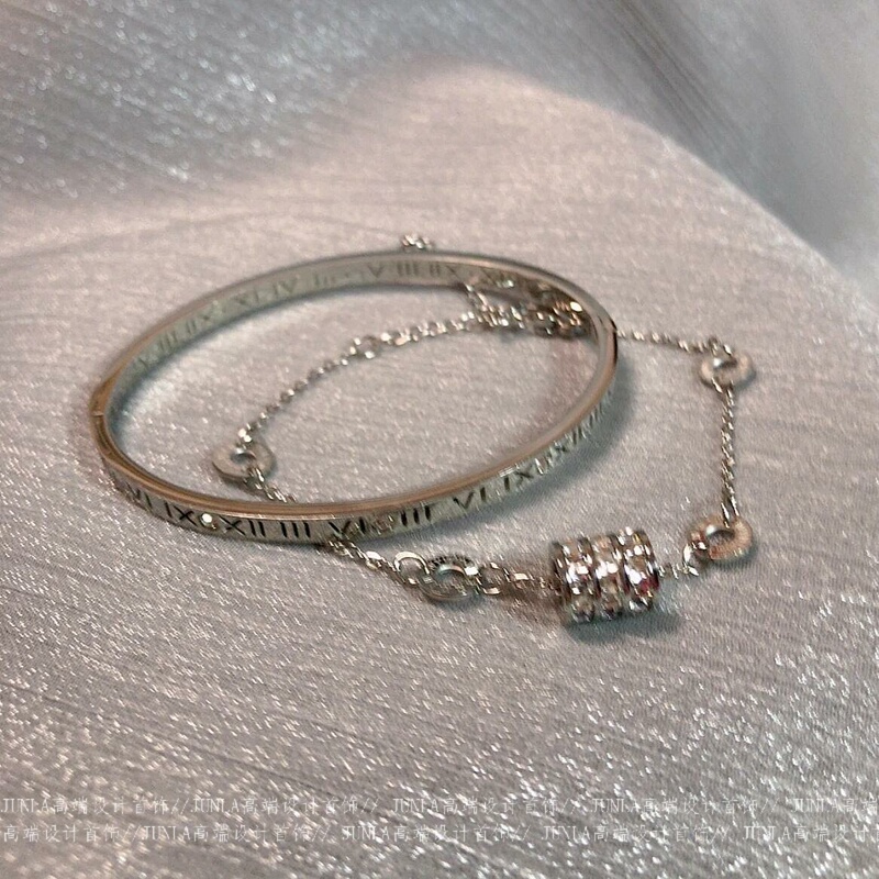 【Instantly Captivated】Junla Niche Exquisite Roman Waist-Defining Layered Bracelet and Bangle Set, Light Luxury and High-End 【Instantly Captivated】Junla Niche Exquisite Roman Waist-Defining Layered Bracelet and Bangle Set, Light Luxury and High-End
