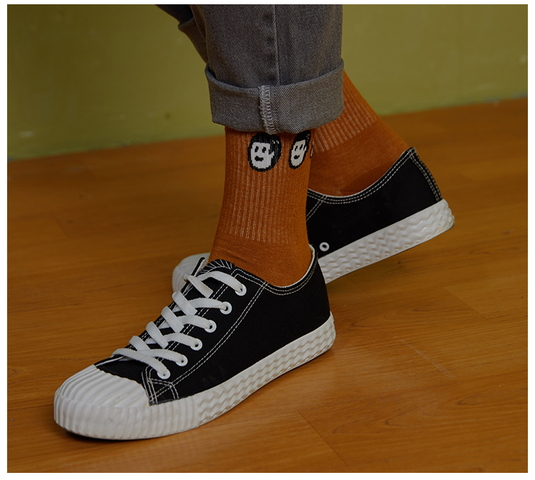 Square houlest thiết kế ban đầu thêu hoang dã đơn giản cotton hipster thể thao đôi vớ tất cao cổ nam