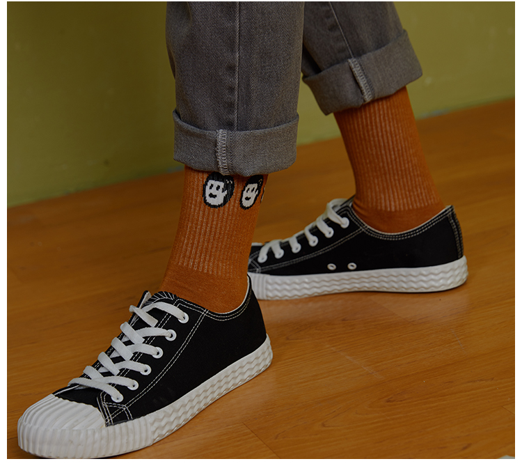 Square houlest thiết kế ban đầu thêu hoang dã đơn giản cotton hipster thể thao đôi vớ tất cao cổ nam