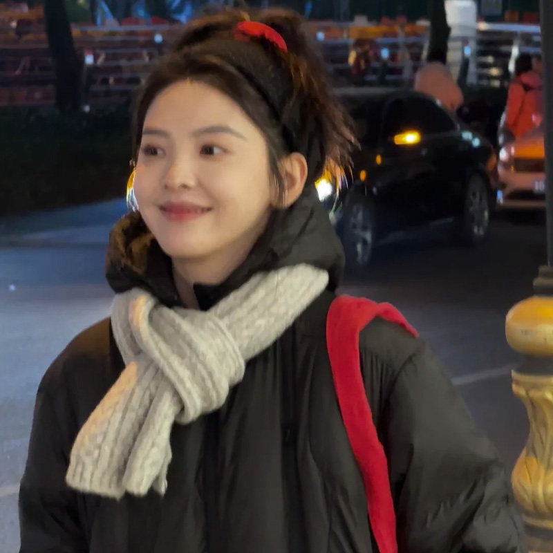 Zhang Ruonan's Same Style Red Scrunchie, High-End Ponytail Hair Tie, Satin Kitsch Padded Sleep Hairband