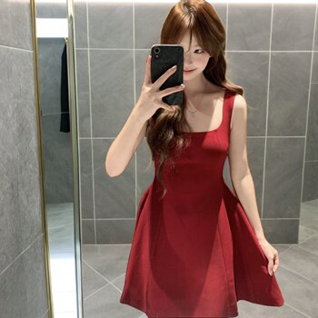 150kg Plus-Size Vintage Red Dress with an Elegant and Sophisticated Vibe, Waist-Cinching Design That Hides the Figure and Makes You Look Slimmer, A-Line Style