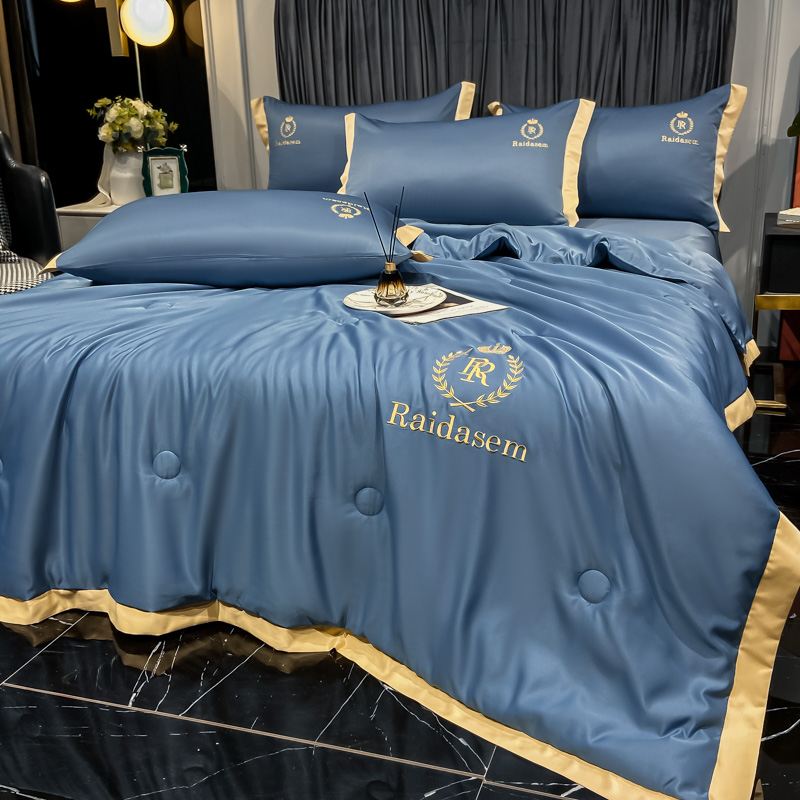 Real imperial furniture washed true silk embroidery Summer quilted by four pieces of air conditioning by summer cool quilted by a single double with a thin quilt core