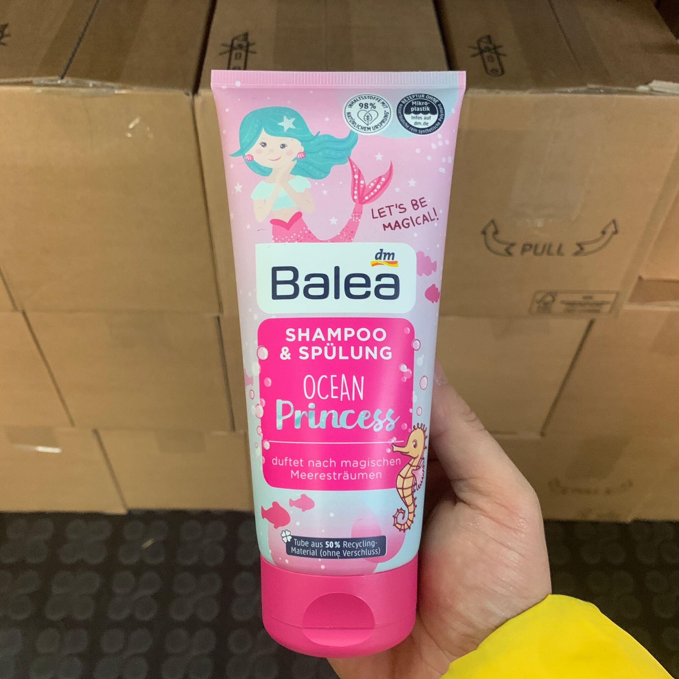 German dm supermarket Blea new version of Little Princess Children without tears Two-in-one, soft and smooth shampoo 200ml