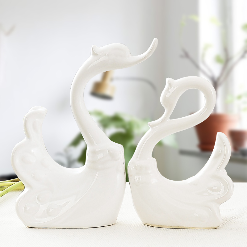 Modern home wine ark, adornment furnishing articles sitting room decoration creative ceramic handicraft room desktop couples swan