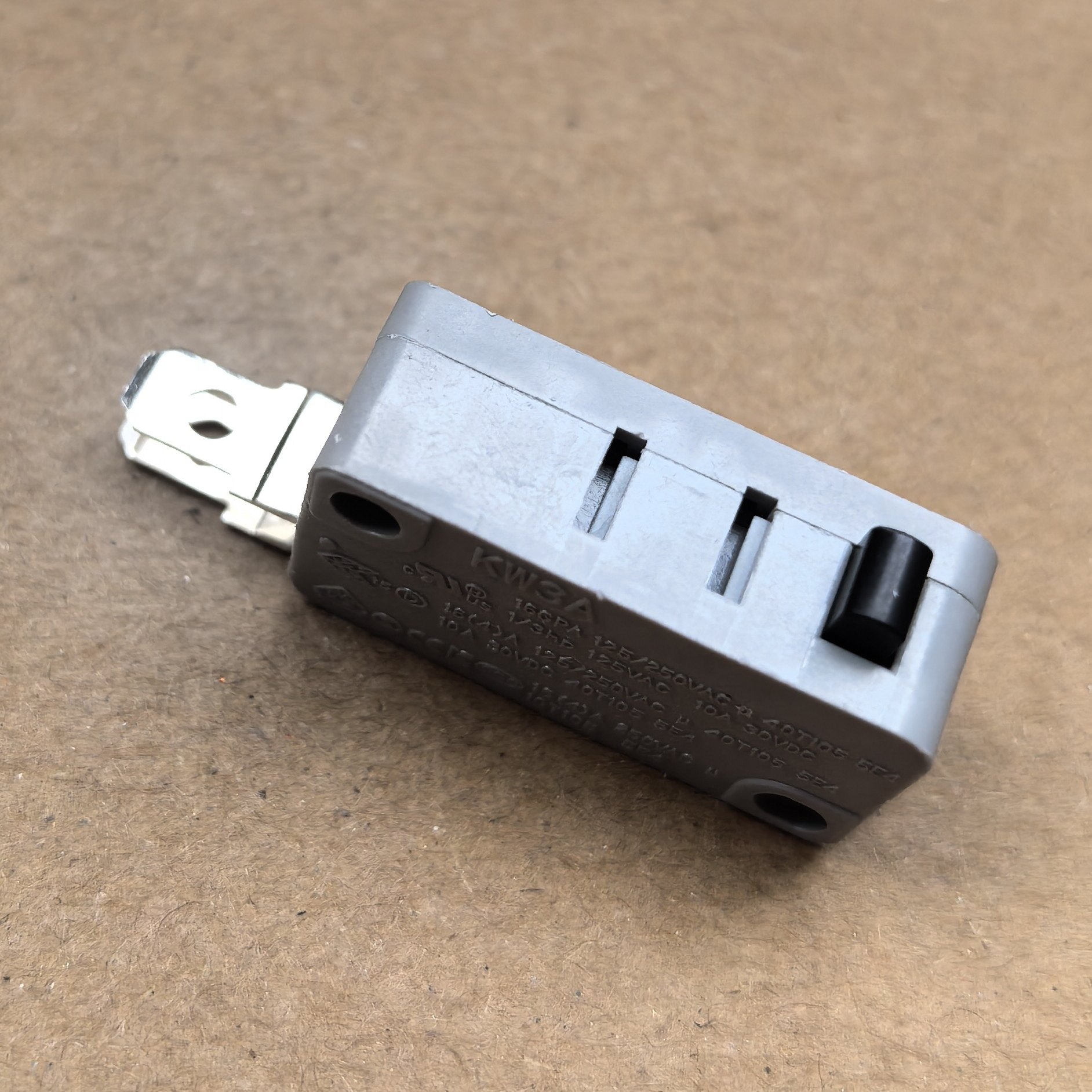 Silver Point Micro Switch Kw3A-F Small Self-Resetting Limit Travel 16A Mold Powerful Paper Shredder Dongnan