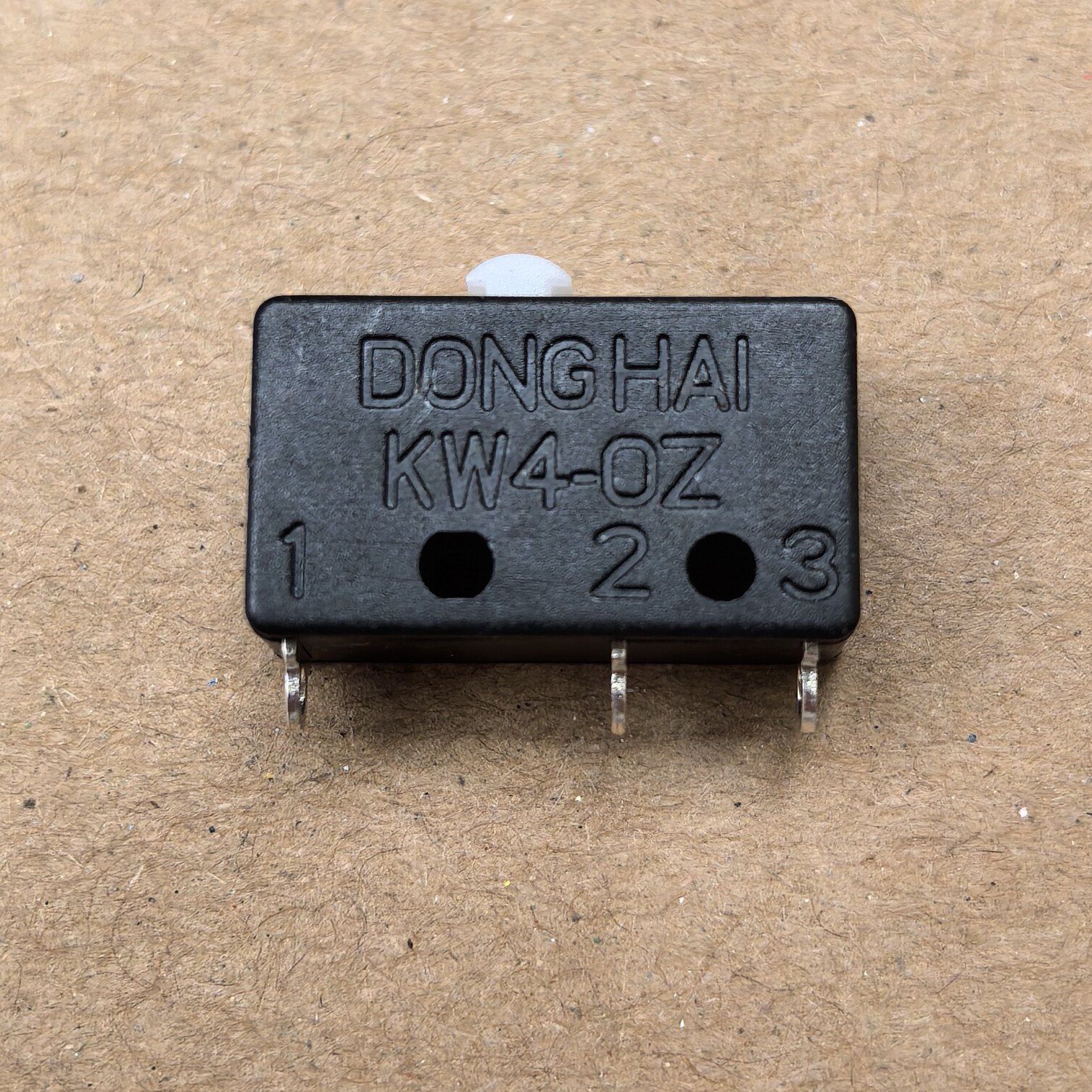DONG HAI KW4-0Z银点微动开关小型自复位行程限位开关3脚氩弧焊枪