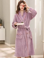 Светло -фиолетовый гнилый цветок спящий манти