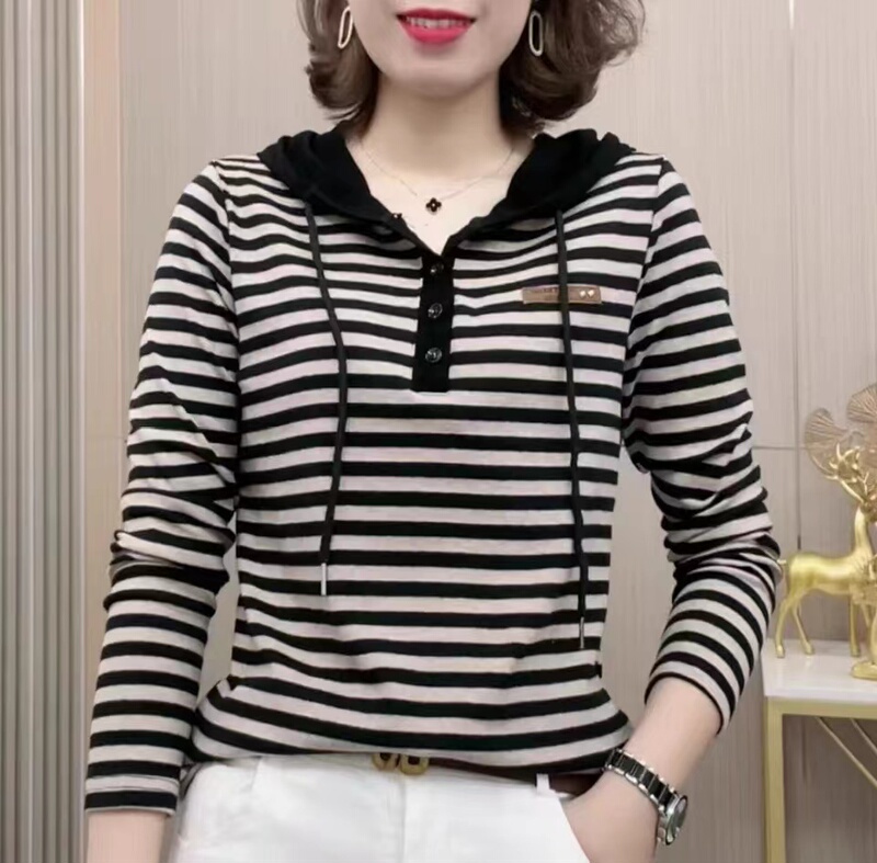 Hooded Striped Sweatshirt for Women 2026 Spring New Style Middle-Aged Mom Long-Sleeved T-Shirt Large Size Loose Top Base Shirt