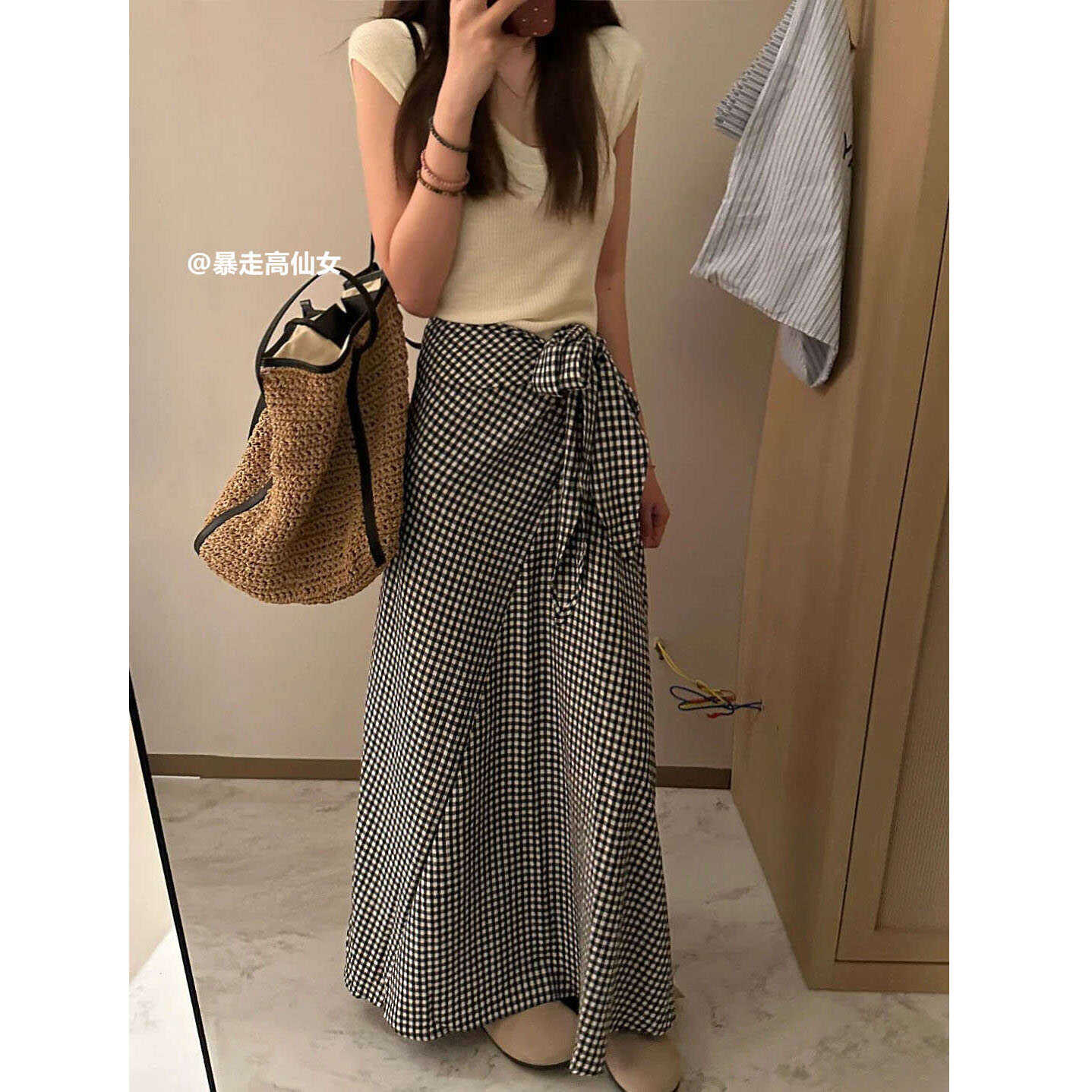 背の高い妖精の背の高い長い黒のチェック柄スカート、新しい長いデザインのタイボウスカート