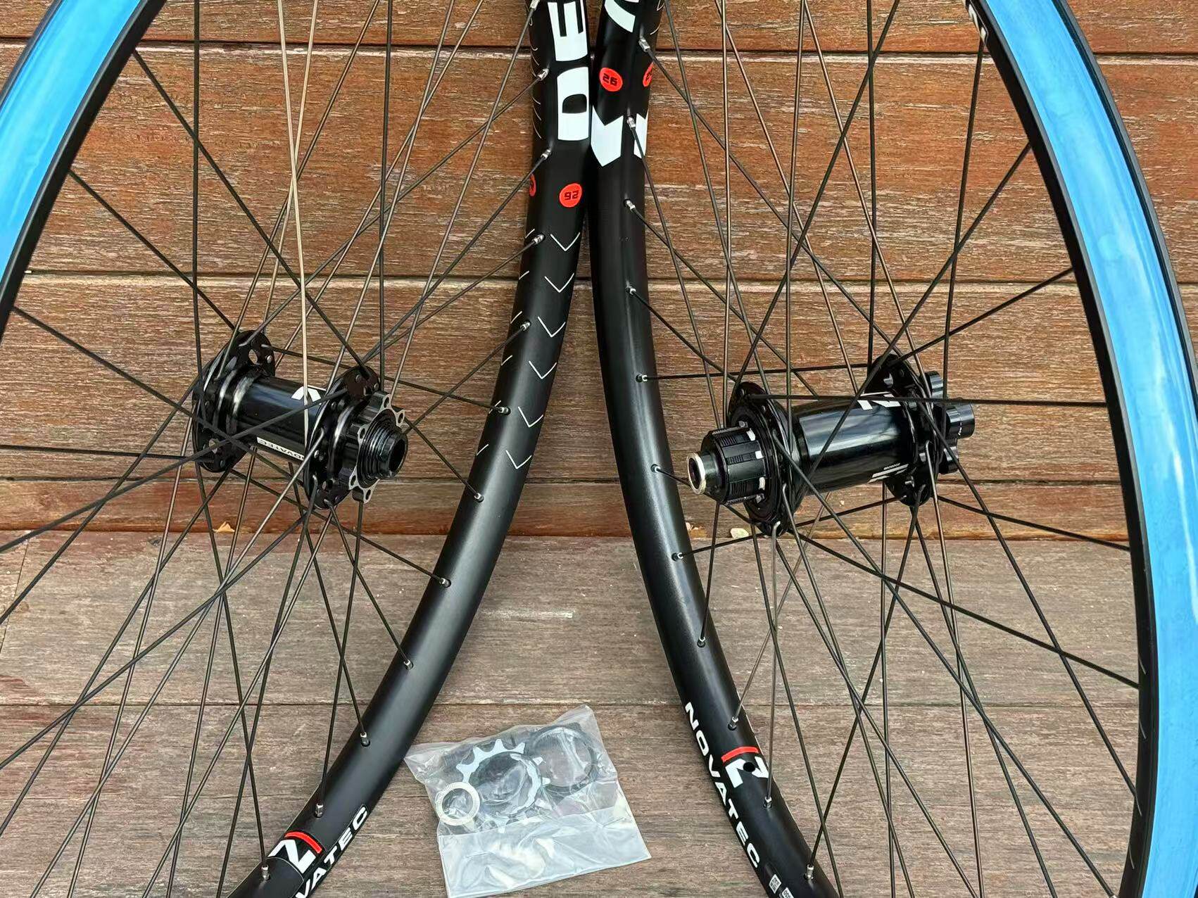 Велосипедные колеса 久裕novatec crisp 26寸土坡轮组 自编 前100x15 后135对锁螺丝轴