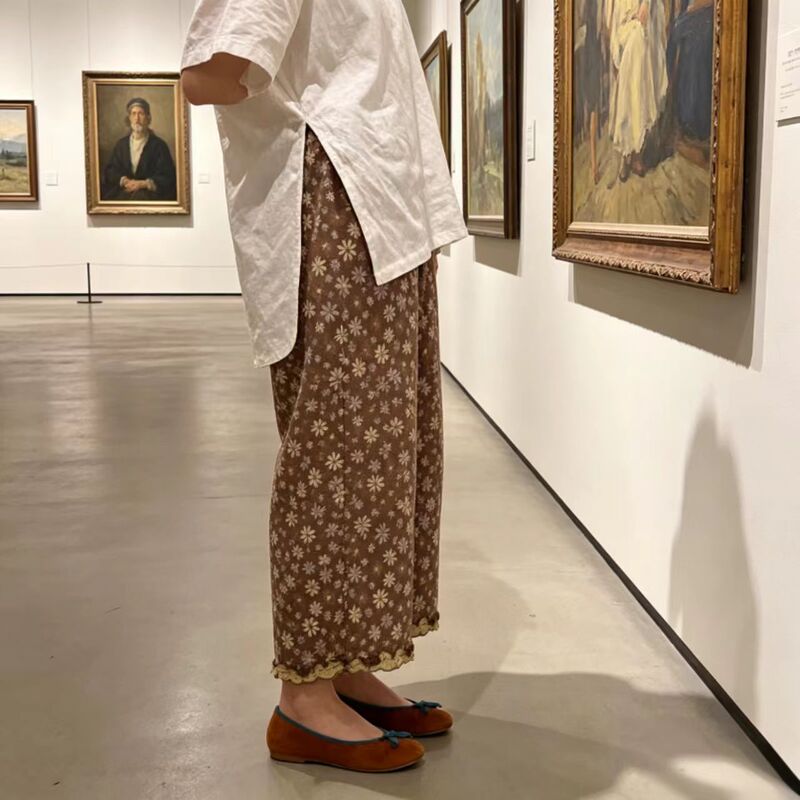 Popular Niche Floral Print Spring/Summer Loungewear in Coffee Color, Designer Style, All-Cotton Jacquard Nine-Point Pants