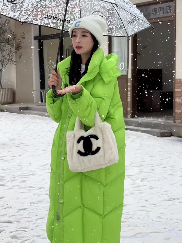 Trendy Green White Duck down Jacket for Women, 2026 Winter New Style, Loose Fit, Hooded, Zippered, Long Coat Trendy Green White Duck down Jacket for Women, 2026 Winter New Style, Loose Fit, Hooded, Zippered, Long Coat