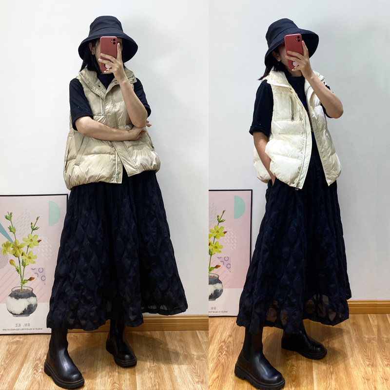 2021 autumn and winter new 90 white duck suede thick and down outside wearing pure Thunder Eurostock Liveneck waistcoat No sleeves Vest Woman