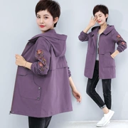 Áo mẹ mùa thu áo khoác dài áo gió mỏng 2019 áo khoác nữ trung niên mới - Trench Coat