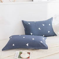Love Nest — одна пара наволочек-конвертов из хлопка.