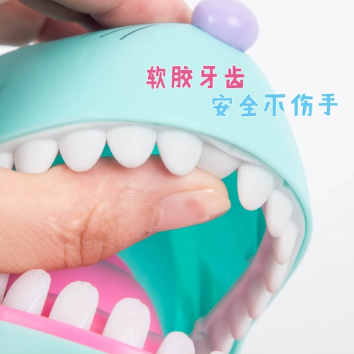 Игрушка, антистресс, семейный стиль, кусает палец