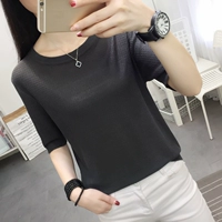 Темно -серой