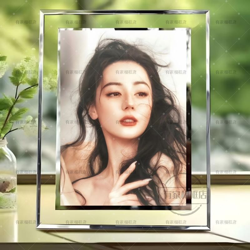 Dilireba's Super Fairy-Like and Beautiful Crystal Glass Photo Frame Is a Premium Ornament for Bedroom Desktops and Bedside Tables, Can Be Placed Horizontally or Vertically Dilireba's Super Fairy-Like and Beautiful Crystal Glass Photo Frame Is a Premium Ornament for Bedroom Desktops and Bedside Tables, Can Be Placed Horizontally or Vertically