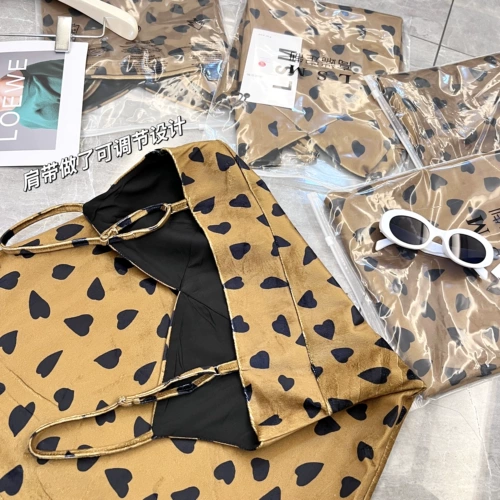 Бархатное платье, дизайнерская мини-юбка, тренд сезона, А-силуэт