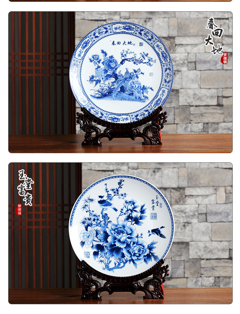 Blue and white porcelain decorative plate furnishing articles of jingdezhen ceramics handicraft creative home wine rich ancient frame to match the vase