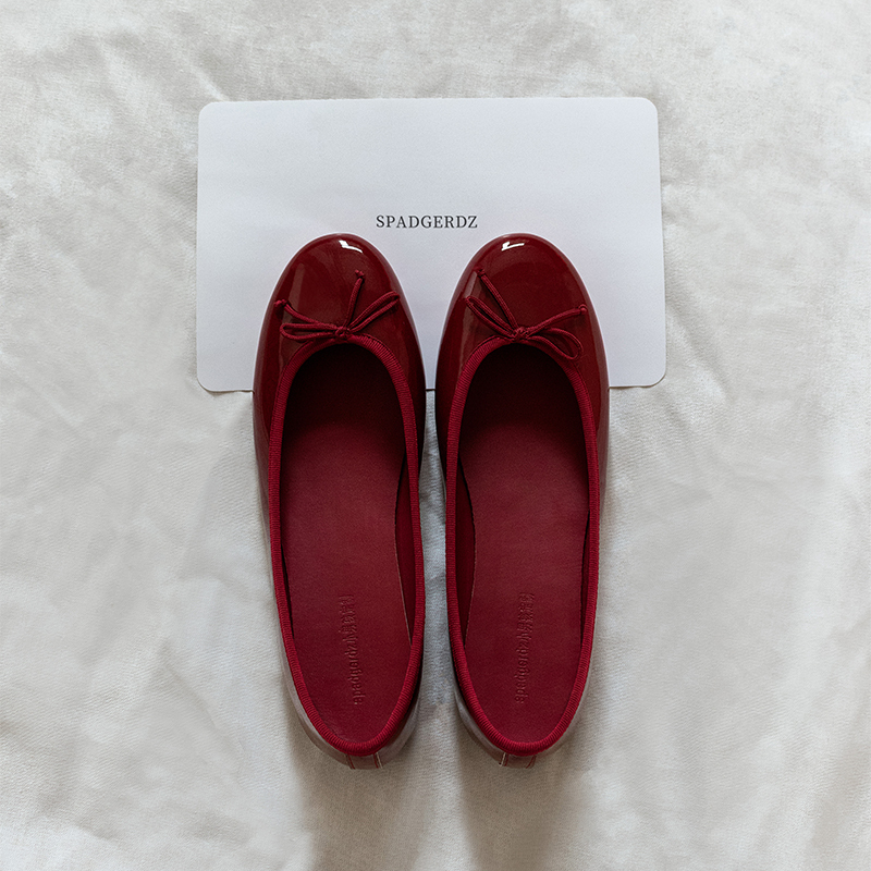 25 New Autumn and Winter Round-Toe Bow Flat Shoes, French Retro Ballet Shoes, Glossy Patent Leather Red Single Shoes