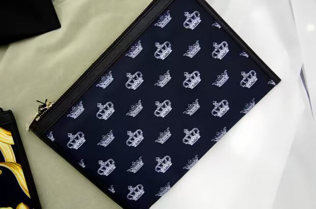 Túi xách nam có khóa kéo tùy chọn Hai ly hợp in hình vương miện Công suất lớn Vải không thấm nước túi để điện thoại chạy bộ