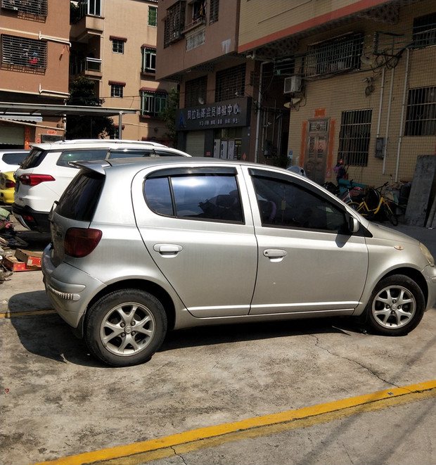 Toyota Weizi đuôi Weizi hatchback đặc biệt sửa đổi cánh đuôi Toyota Weizi vành đai sơn với đèn LED cánh cố định - Sopida trên cánh gió xe ô tô