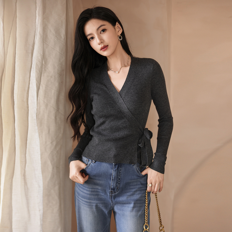 Yinzhiben 2026 Exquisite Commuter-Style Tie Design Sweater for Women, Winter Gray V-Neck Wrap Knit Top