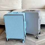 Универсальный красный чемодан