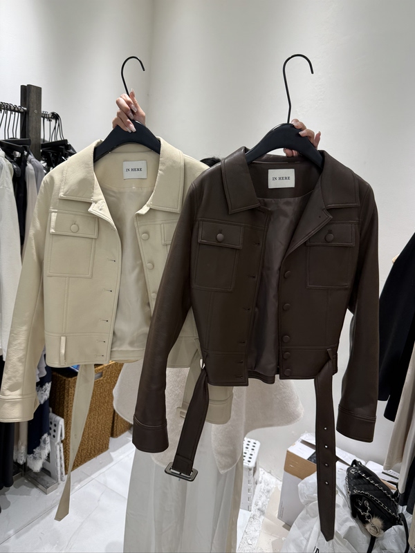 Inhere2026 Early Spring New Retro Short Leather Jacket with Lapels, Slim Fit, Slimming Belt, Motorcycle Jacket for Women