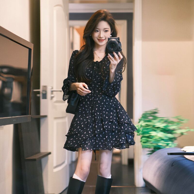 French-Style Long-Sleeved Black Puff-Sleeve Floral Dress for Women, Early Autumn 2026 New Popular Style, Waist-Cinching Slimming Short Skirt