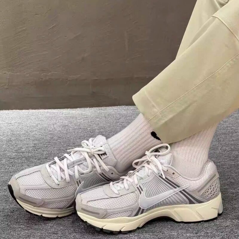 Nike Zoom Vomero 5 Retro Dad Shoes Cushioning Running Shoes Hf0731-007 Casual Nike Zoom Vomero 5 Retro Dad Shoes Cushioning Running Shoes Hf0731-007 Casual