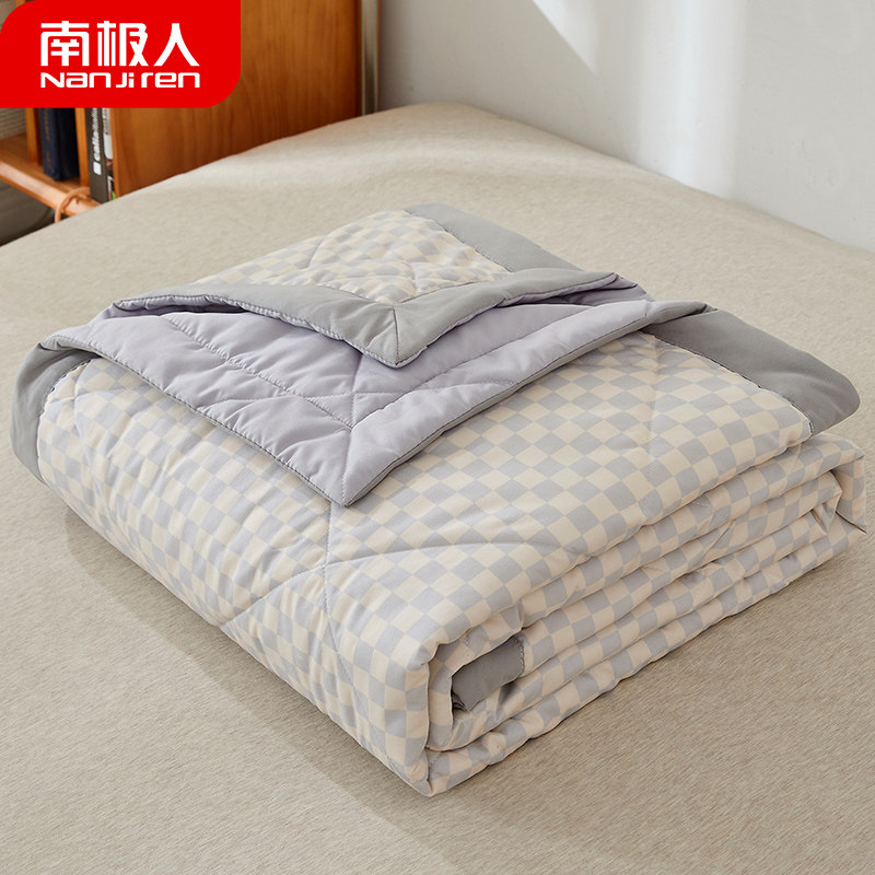 Air conditioning quilted by the core Summer thin section washable summer cool quilted by a single dormitory student Summer quilted by the spring and autumn bedding double
