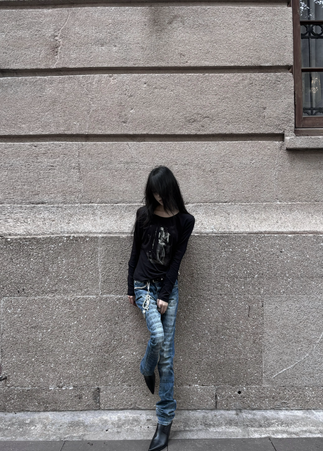 Женская футболка с длинным рукавом (BDSS) New Melancholic Stuff — портрет девушки, инди/истерик-стиль