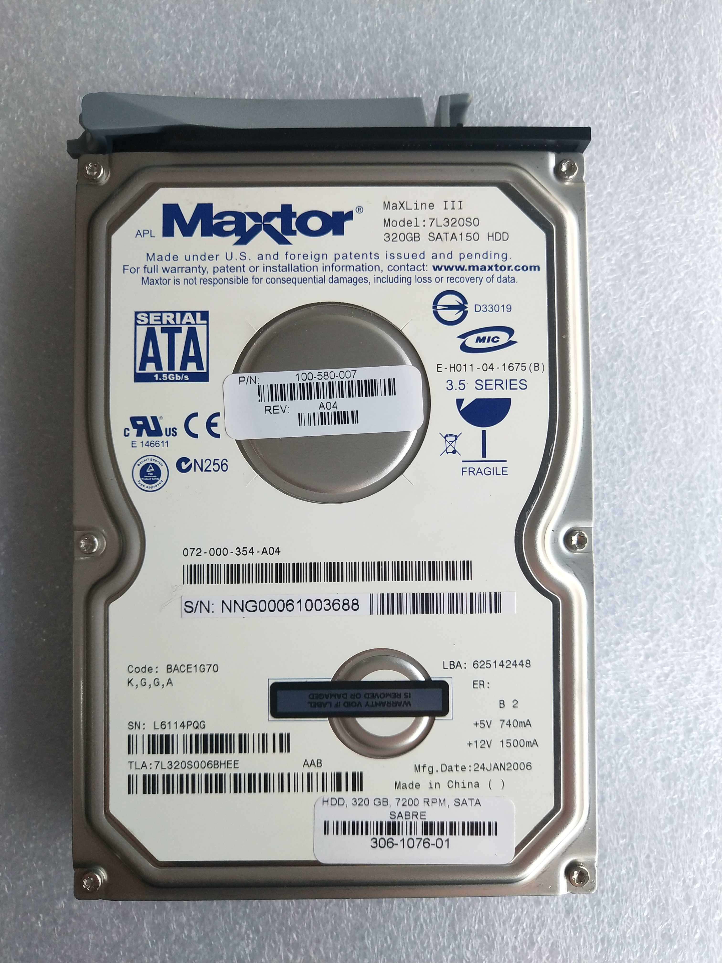 EMC SN4 hard drive 072-000-354 306-1076-01 320G SATA is dismantled