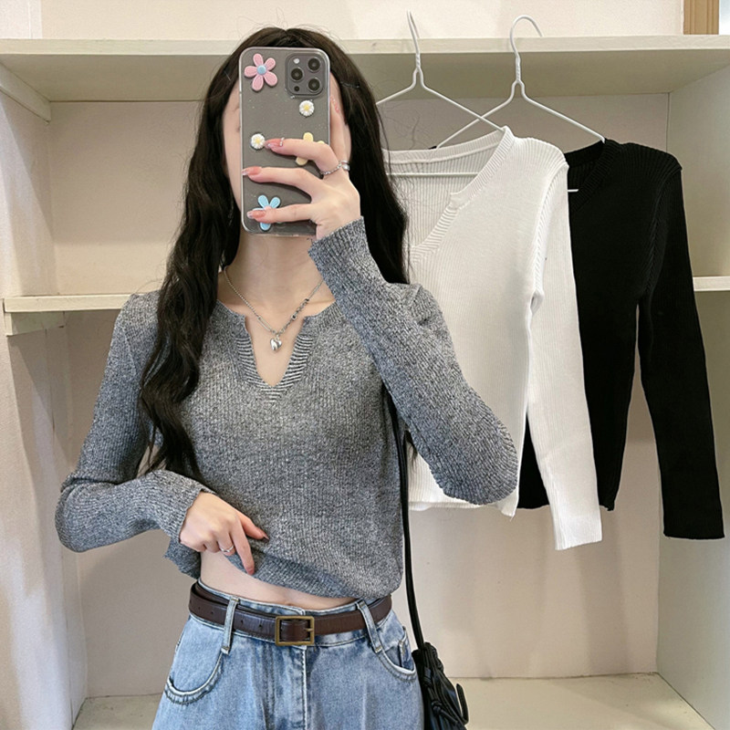 Spring and autumn new V-neck knitted sweater women's slim-fit bottoming shirt with a sense of niche exposed collarbone chic top