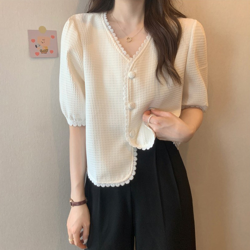 Summer new French style V neckline Taste Shirt Woman Short Sleeves Lace Positive Shoulder T-shoulder T-shirt Design Sensation Little Crowdblouse