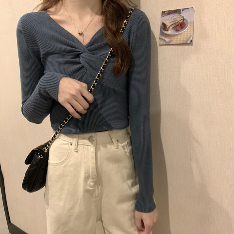 2022 Springtime New V-collar Knit Undershirt Woman Design Sensation jacket The inner lap knitted long sleeve upper garment