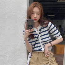 Gentle wind stripe short sleeve t-shirt female summer design sensation small crowdsourced short blouses blouses slim V-collar ice-knitted sweatshirt