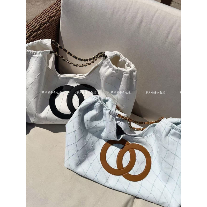 【26M】Chanel-Style Oversized Denim Tote Bag with Black and White Contrasting Diamond Pattern Chain, Casual Beach Bag for Women 【26M】Chanel-Style Oversized Denim Tote Bag with Black and White Contrasting Diamond Pattern Chain, Casual Beach Bag for Women