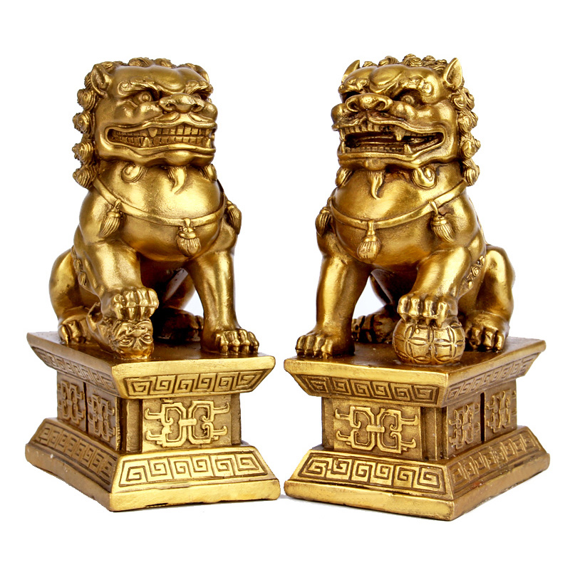 Copper lion ornaments A pair of brass lions Home furnishings a pair of copper palace door lions