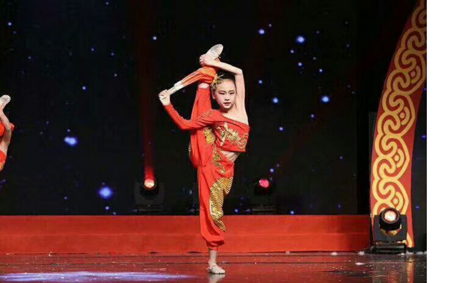 Cô gái, thanh niên, khiêu vũ, trẻ em, trang phục khiêu vũ fan hâm mộ, trẻ em, Trung Quốc, phù hợp với hiệu suất đội tuyển quốc gia mạnh mẽ - Trang phục cửa hàng quần áo biểu diễn cho trẻ em