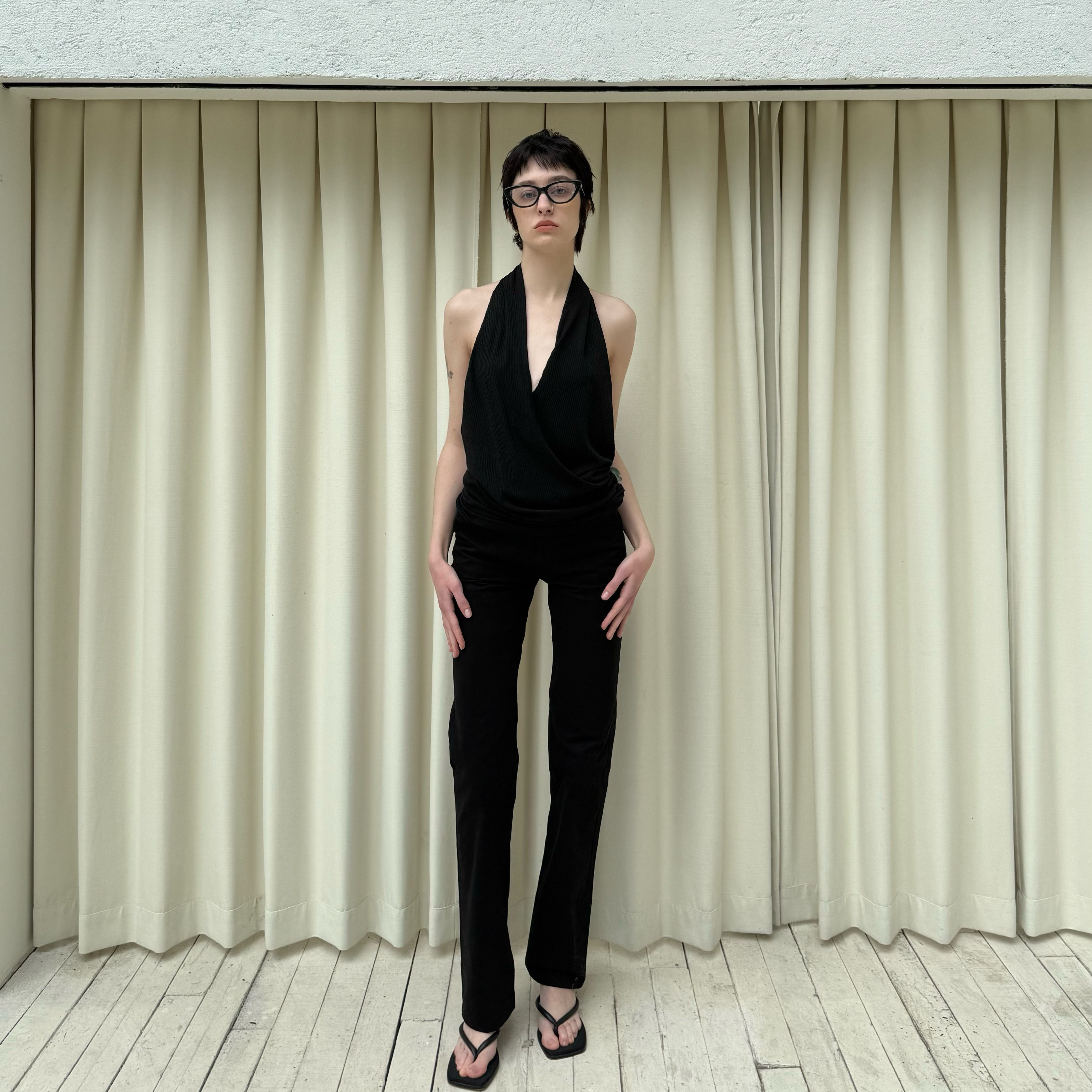 BUZHOU 25SS "Old money elite style", перекрестный топ с низким вырезом на шее, эластичный слинг для похудения, топ высокого класса Изображение 1