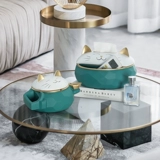 Lucky Cat кладет украшения на бумажные салфетки, простой современный легкий роскошный стиль элитного дома, гостиной, журнальный столик, бумажная коробка с дистанционным управлением