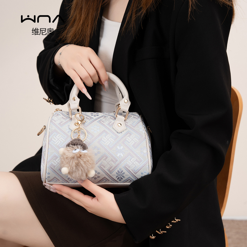 Vino New Chinese-Style Brocade Handbag for Women, High-End Shoulder and Crossbody Bag, Practical and Fashionable Gift Bag