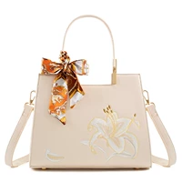 Бесплатный шелковый шарф Off-White Lily Series + подарочный пакет