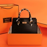 Сумка, крокодиловый принт, подарок на день рождения