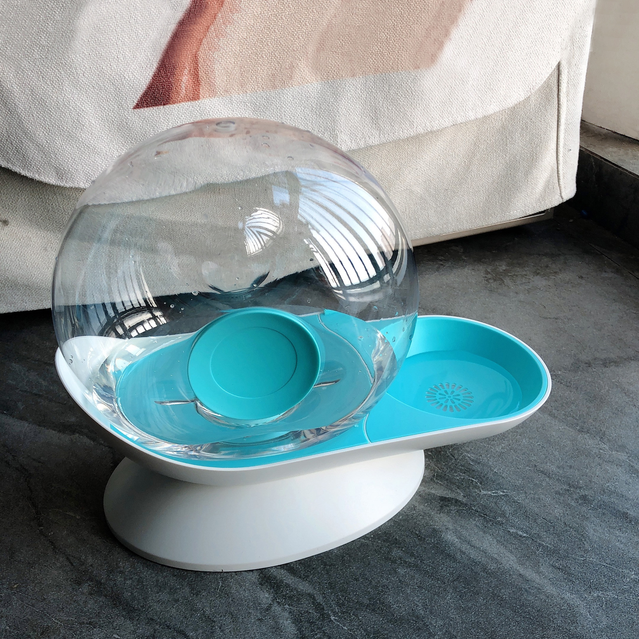 Pet Kitty Water Dispenser Flow without plugging in Automatic Drinking Water Drinking Water Divine Instrumental Dogs Feeder Water Bowls Water Basin 